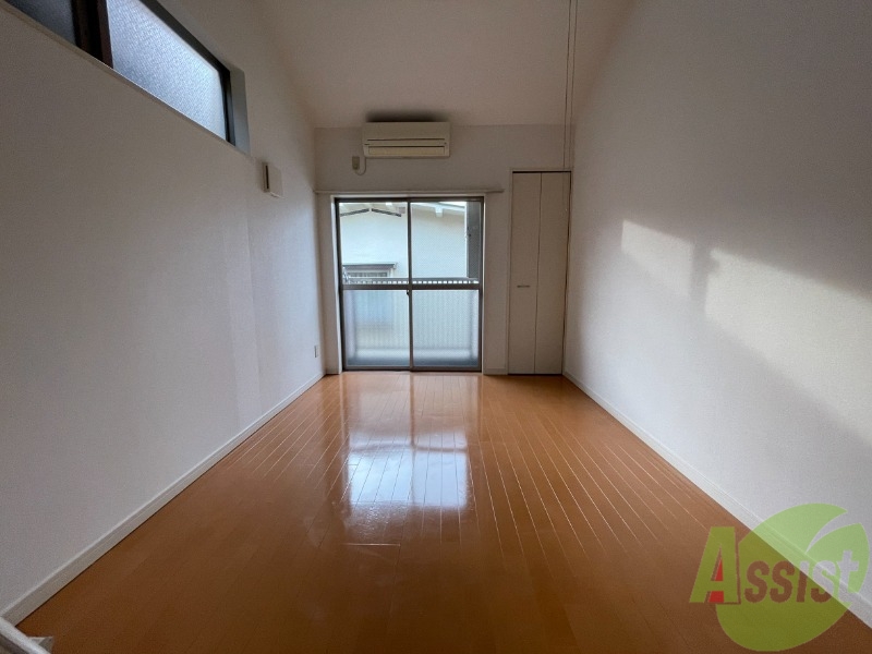 居室・リビング　リビングは広々していて日当たりもいいです