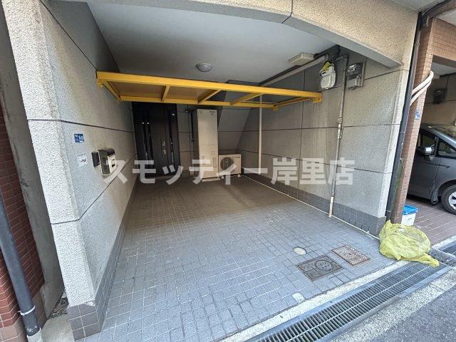 駐車場　駐車場のおおよそのサイズは、奥行440×幅330×高さ200