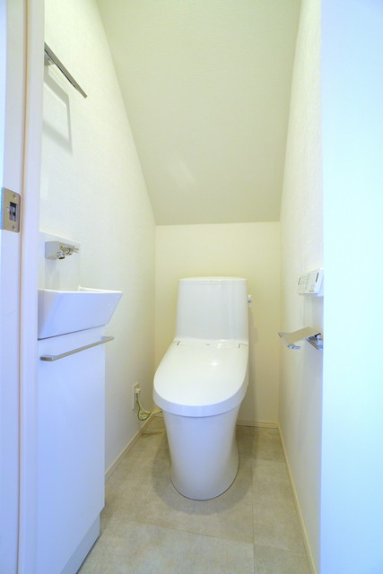 トイレ　※写真は同タイプ住戸です。