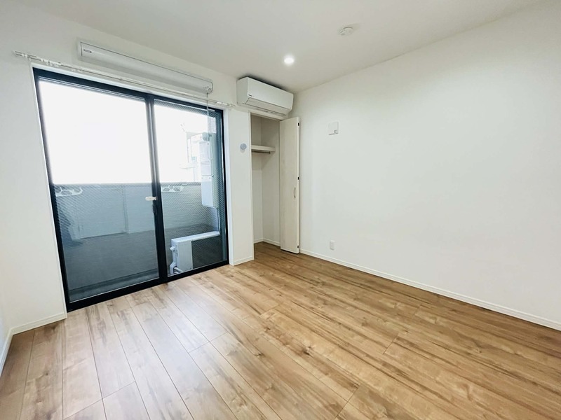 居室・リビング　同建物の別部屋の写真です。