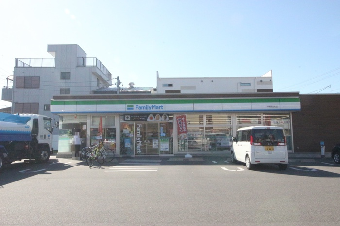 コンビニ　ファミリーマート中村森田町店（コンビニ）まで203m