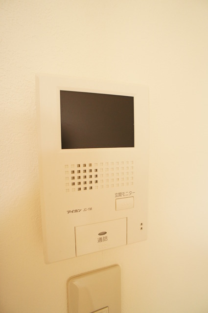 セキュリティ　ＴＶモニタ付インターホンなので突然の来訪者が来ても安心◎