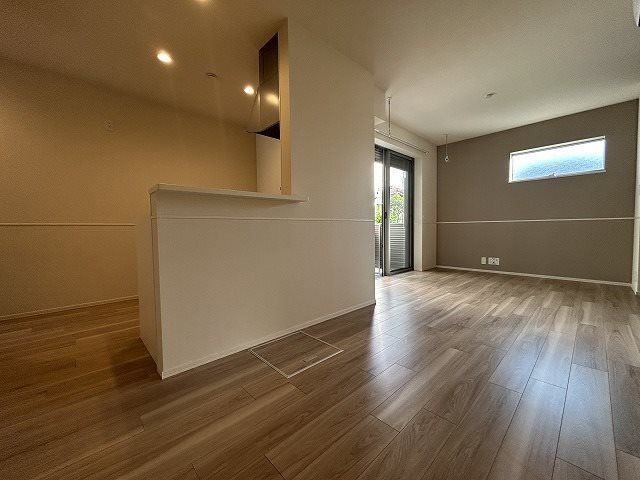 居室・リビング　※同タイプの別部屋のお写真です。