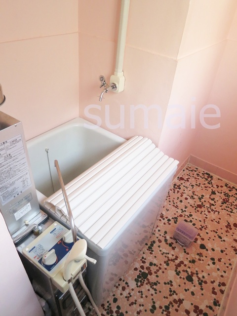 バス・シャワールーム　追い焚き付きのお風呂です☆