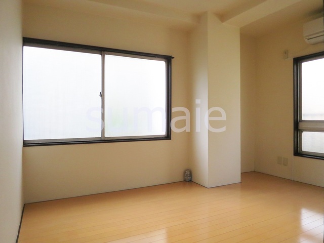 キッチン　キッチンは窓付きでガスコンロ設置可です