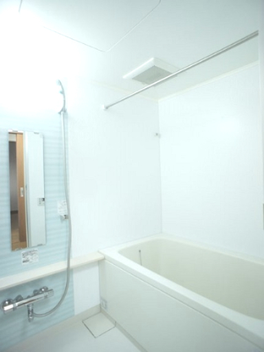 バス・シャワールーム　追い焚き機能付きです♪