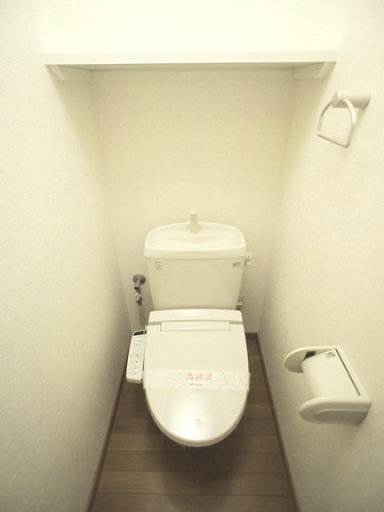 トイレ　温水洗浄暖房便座機能付きです♪