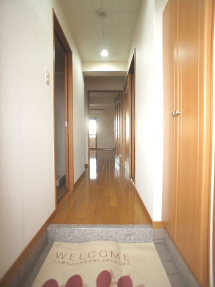 玄関　たくさん収納できるシューズボックスが付いています♪