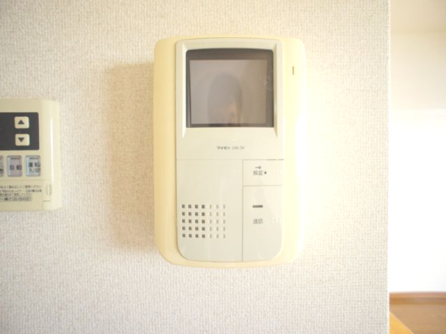 セキュリティ　訪問者の確認ができるTVドアホン付きです♪