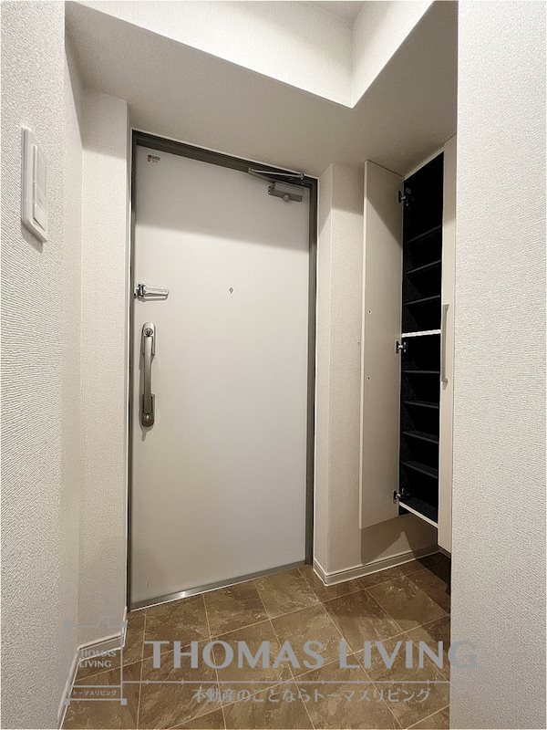 玄関　同間取りの類似物件でご参考下さい。