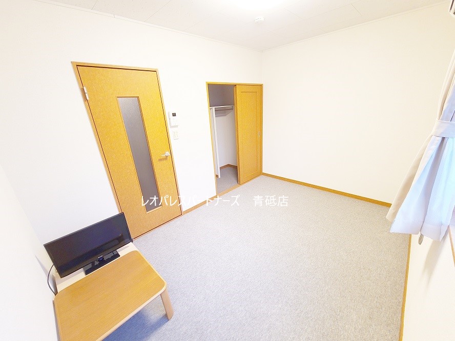 居室・リビング　1Fフローリング 2Fカーペット