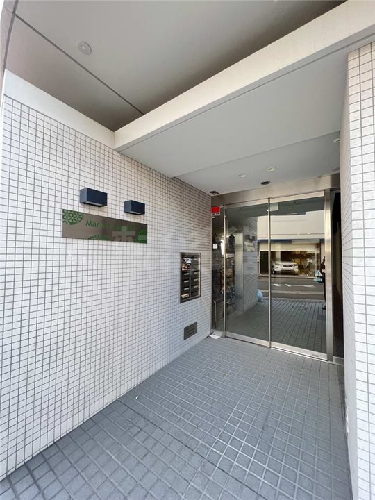 エントランス　清潔なエントランスです