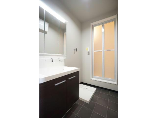 洗面設備　三面鏡シャンプードレッサー