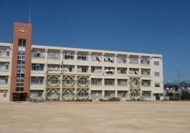 小学校　神戸市立有瀬小学校（小学校）まで504m
