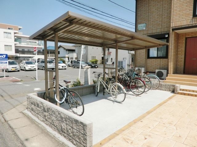 その他　屋根付きの駐輪場です