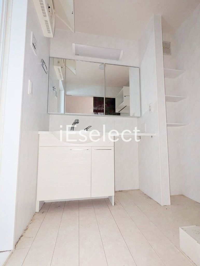 洗面設備　大きな洗面台で身だしなみもバッチリ！