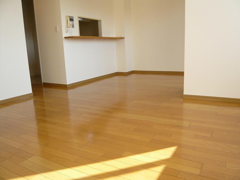 居室・リビング　写真は別号室となります。