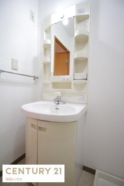 洗面設備　ゆとりのある洗面室です◎