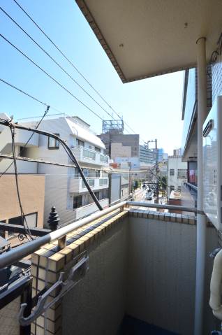 バルコニー　洗濯機置き場あります