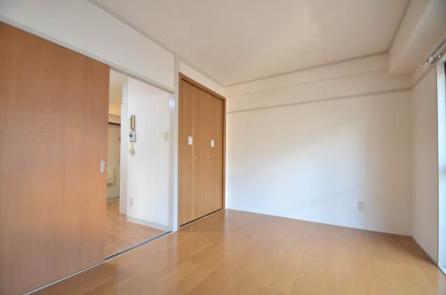 居室・リビング　退去予定の為、参考画像