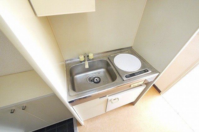 キッチン　お手入れしやすいキッチンスペースです。