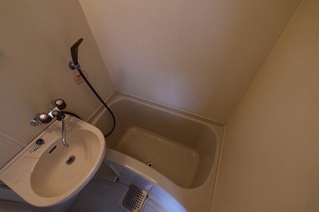 バス・シャワールーム　毎日の疲れをいやしてください。