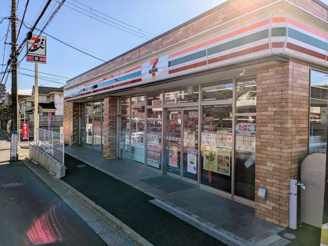 コンビニ　セブンイレブン（コンビニ）まで320m