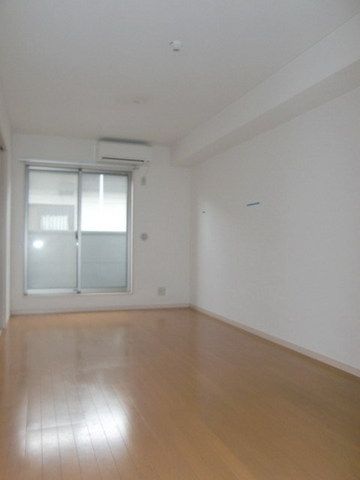 居室・リビング　明るいリビングです