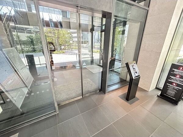 エントランス　清潔なエントランスです