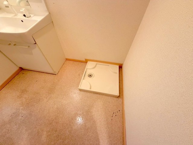 その他設備　嬉しい室内洗濯機置場。これで洗濯機も長持ちしますね。