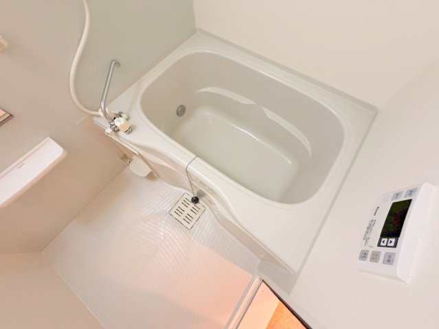 バス・シャワールーム　広めのお風呂は一日の疲れを癒してくれます。