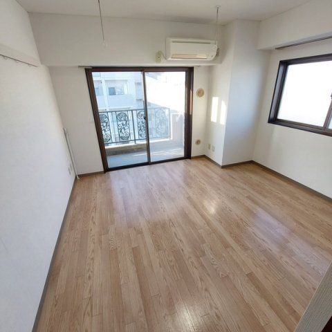 居室・リビング　☆明るい洋室☆