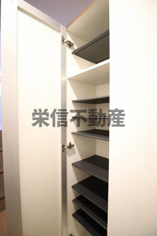 玄関　下駄箱もしっかりついてます！