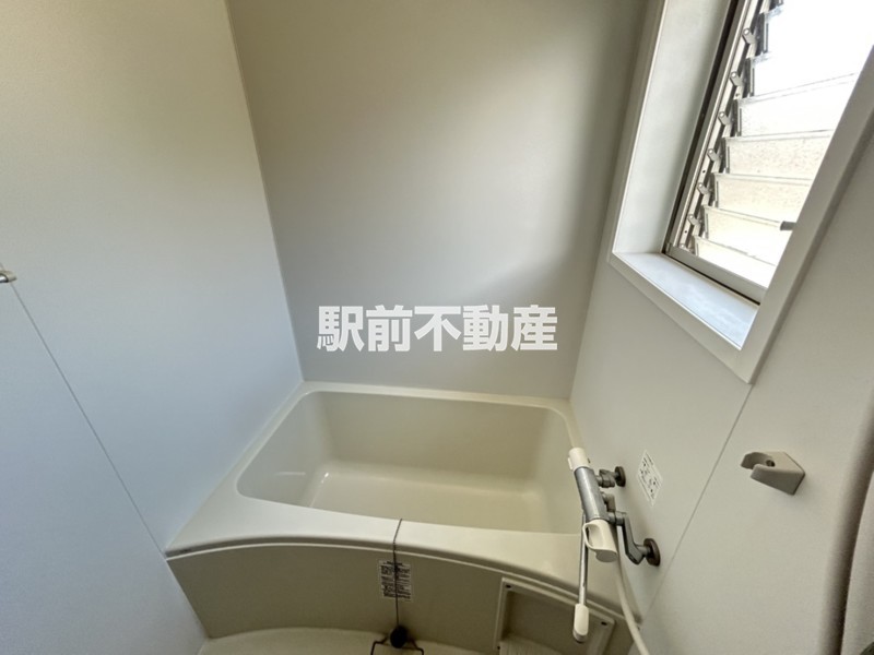 バス・シャワールーム　窓付きで換気よし！