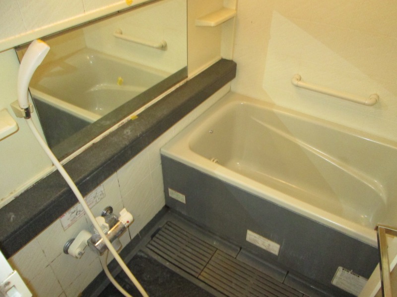 バス・シャワールーム　追い焚き機能付き♪