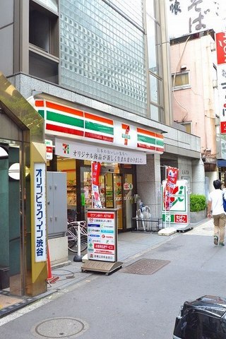 コンビニ　セブンイレブン（コンビニ）まで122m