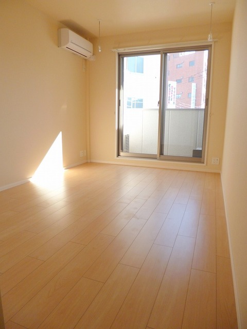 居室・リビング　南向き２面採光のお部屋です?