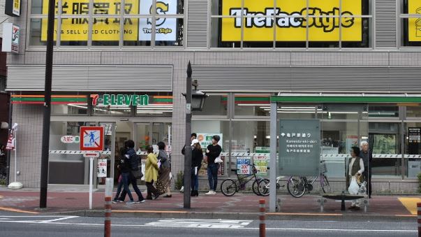 コンビニ　セブン-イレブン 江東亀戸６丁目店（コンビニ）まで213m