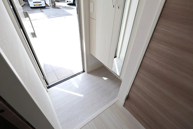 玄関　※建築中の為、同ハウスメーカー施工イメージです。