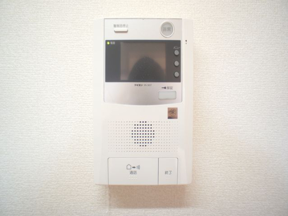 セキュリティ　訪問者の確認ができるTVドアホン付きです♪