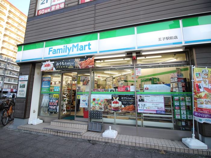 コンビニ　ファミリーマート王子駅前店（コンビニ）まで260m