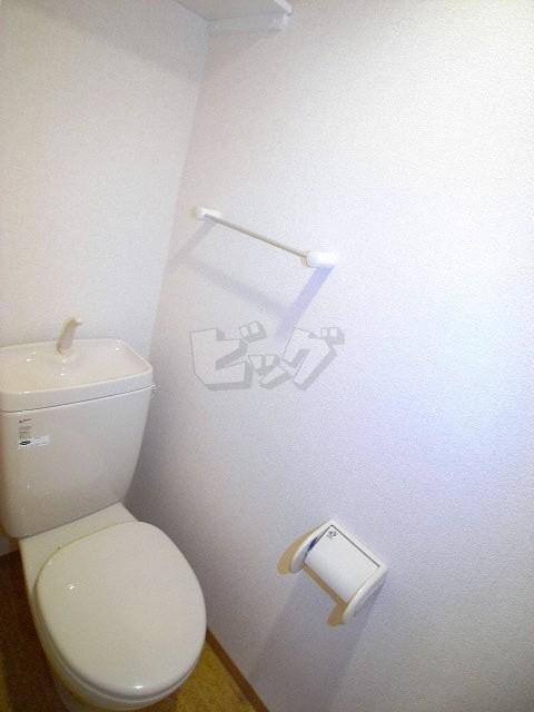 トイレ　弊社ではウォシュレットの取付もお手頃価格で承っております♪