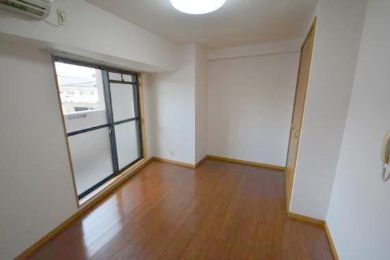 その他部屋・スペース　落ち着いた雰囲気のこのお部屋でゆっくりお休みください。