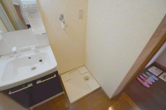その他設備　嬉しい室内洗濯機置場。これで洗濯機も長持ちしますね。