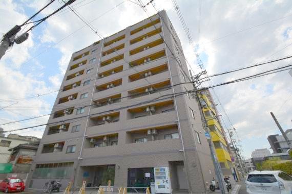 建物外観　存在感のある外観は落ちついた色合いで、堂々としていますね。