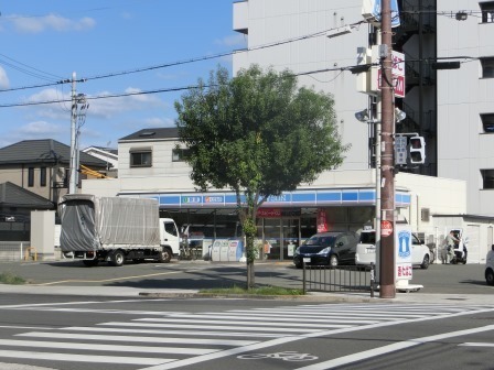 コンビニ　ローソン（コンビニ）まで139m