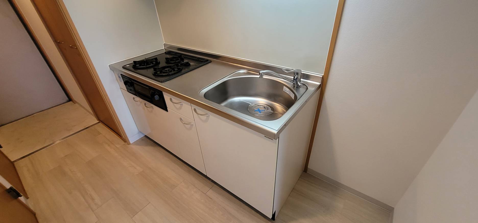 キッチン　同物件別部屋写真