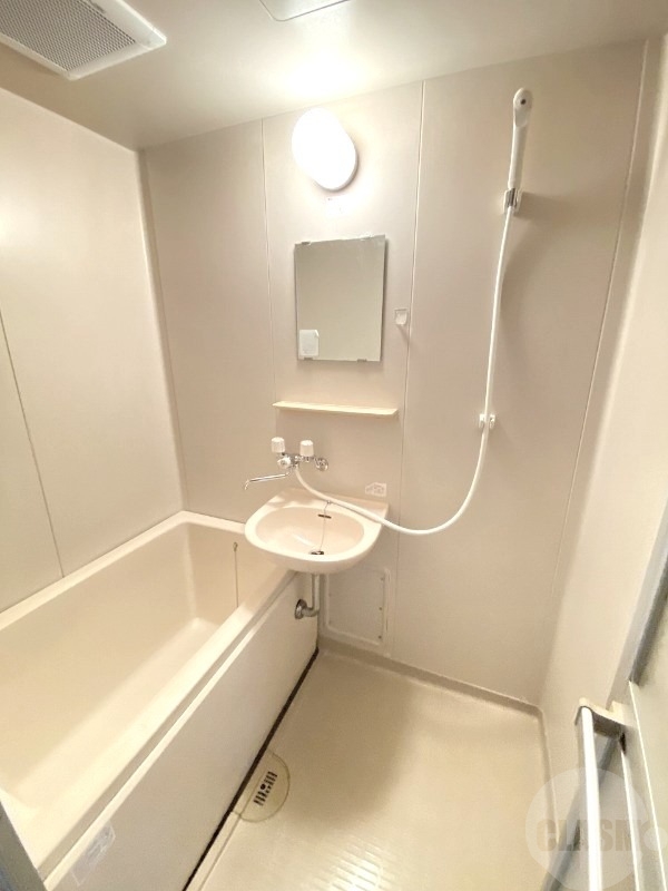 バス・シャワールーム　同タイプの別部屋の写真