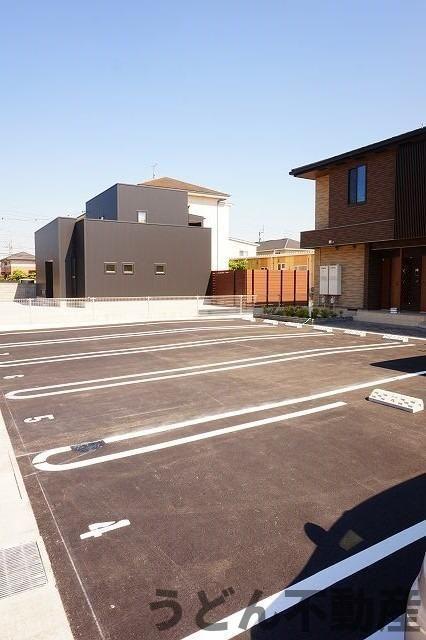駐車場　うどん県のお部屋探しはうどん不動産へ うどんちゃんとLINE