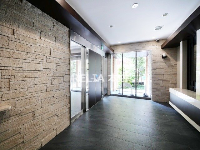 ロビー　★ ★ 口コミ２００件以上　評価４.９のお店 ★ ★